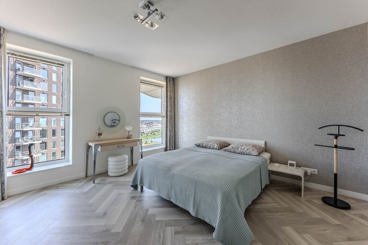 Appartement te koop: Zeeduinweg 618, Almere