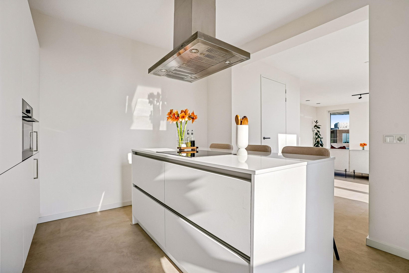 Appartement te koop: Zeeduinweg 666, Almere