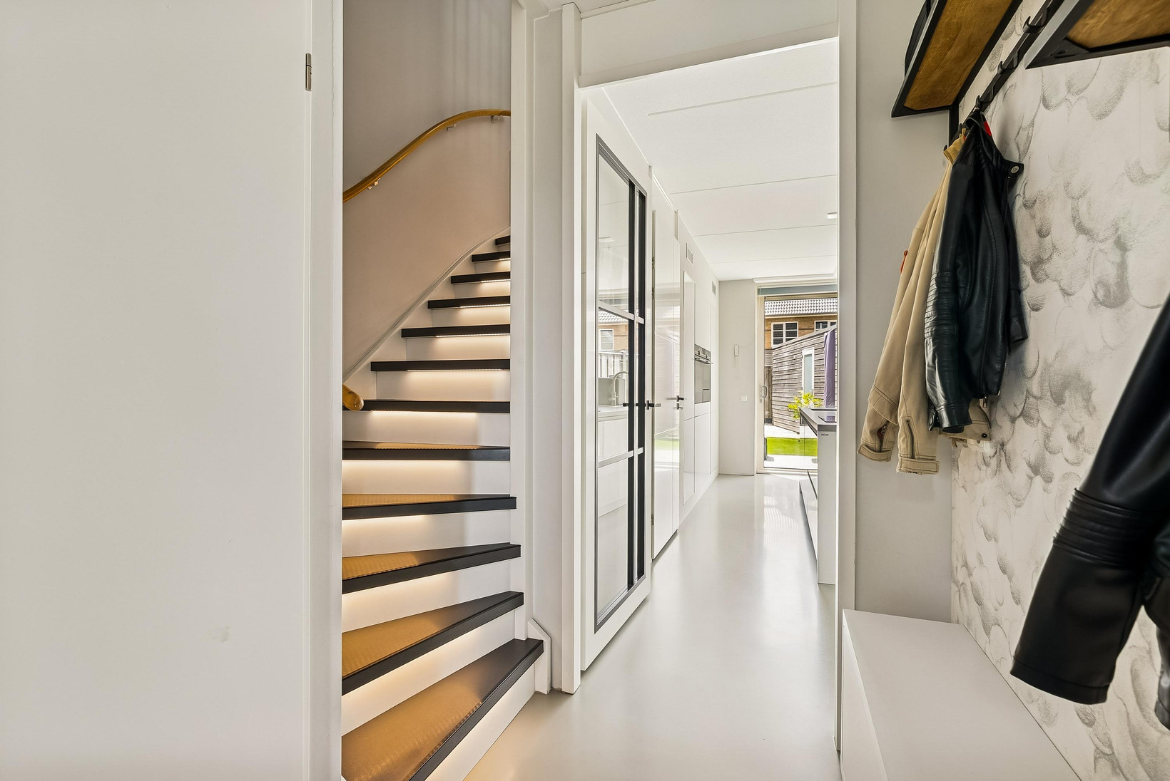 Tussenwoning te koop: Jesse Owensstraat 4, Almere