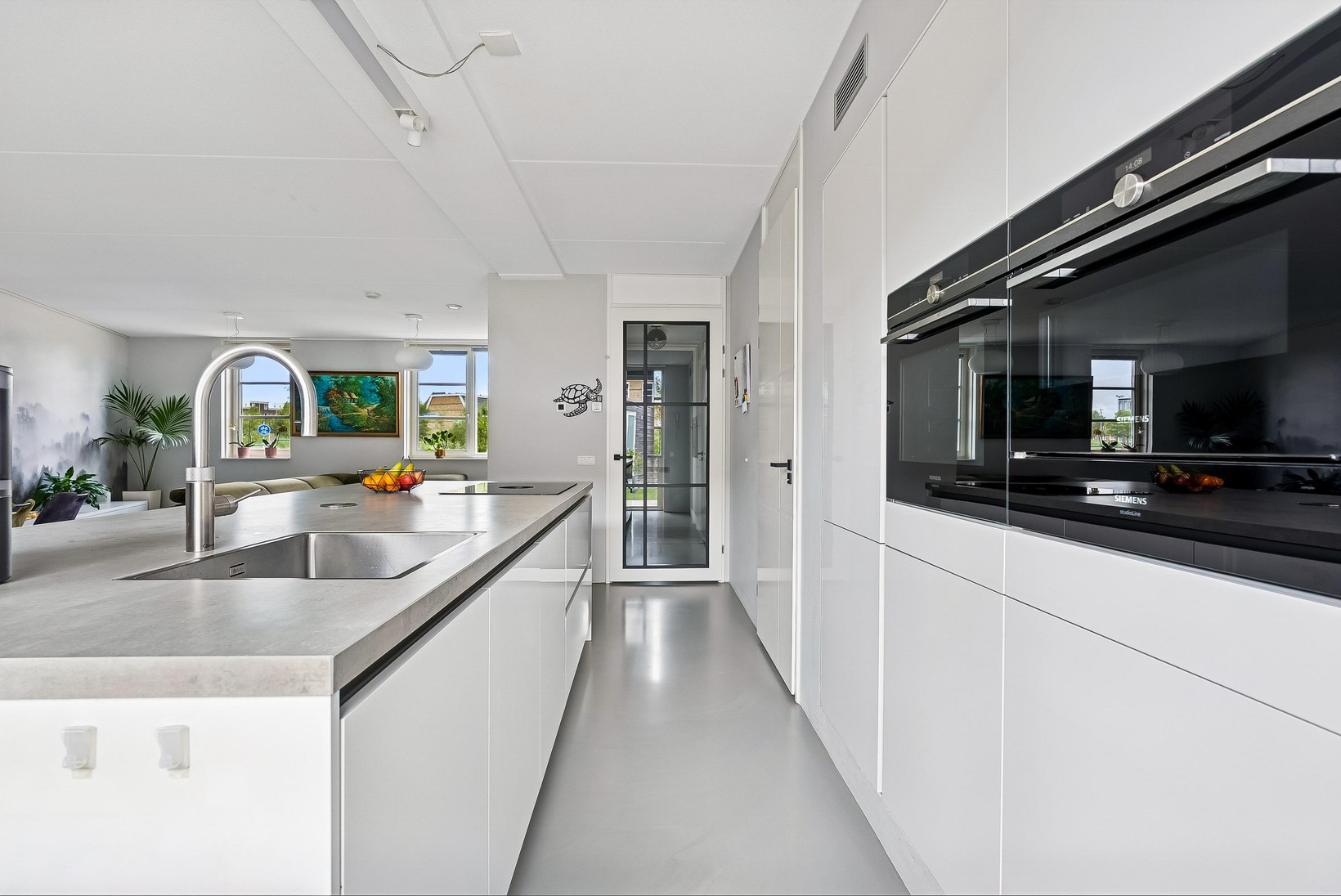 Tussenwoning te koop: Jesse Owensstraat 4, Almere