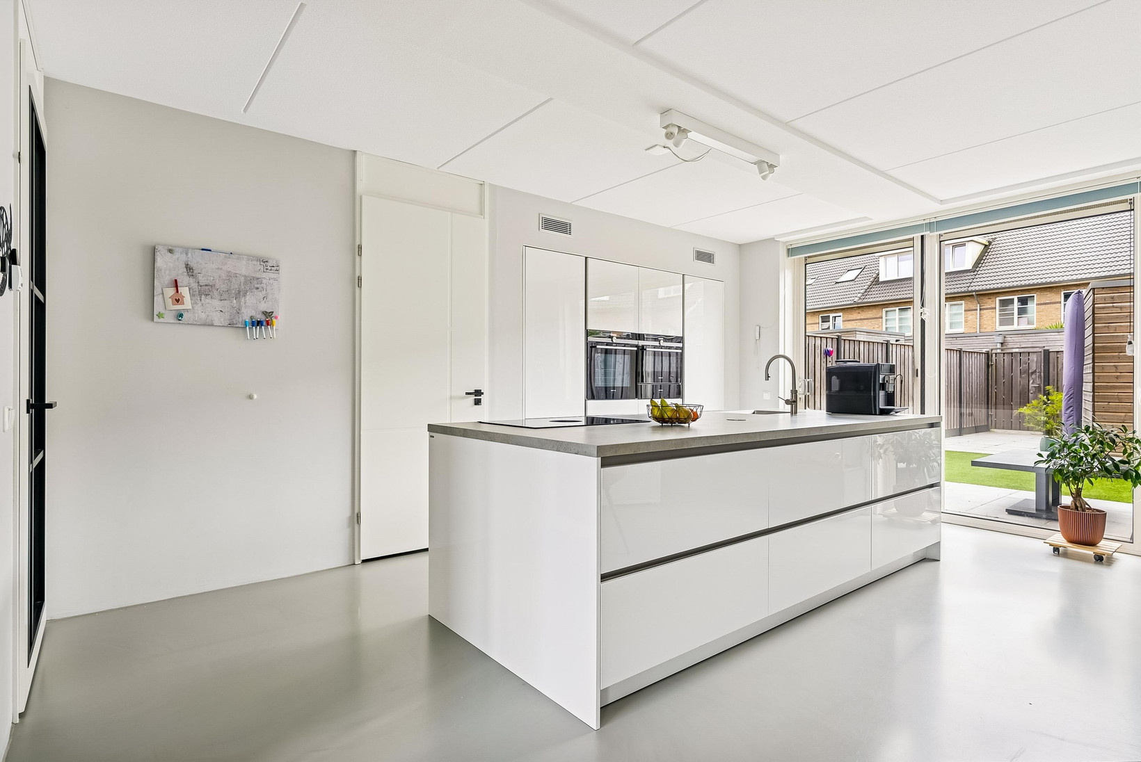 Tussenwoning te koop: Jesse Owensstraat 4, Almere