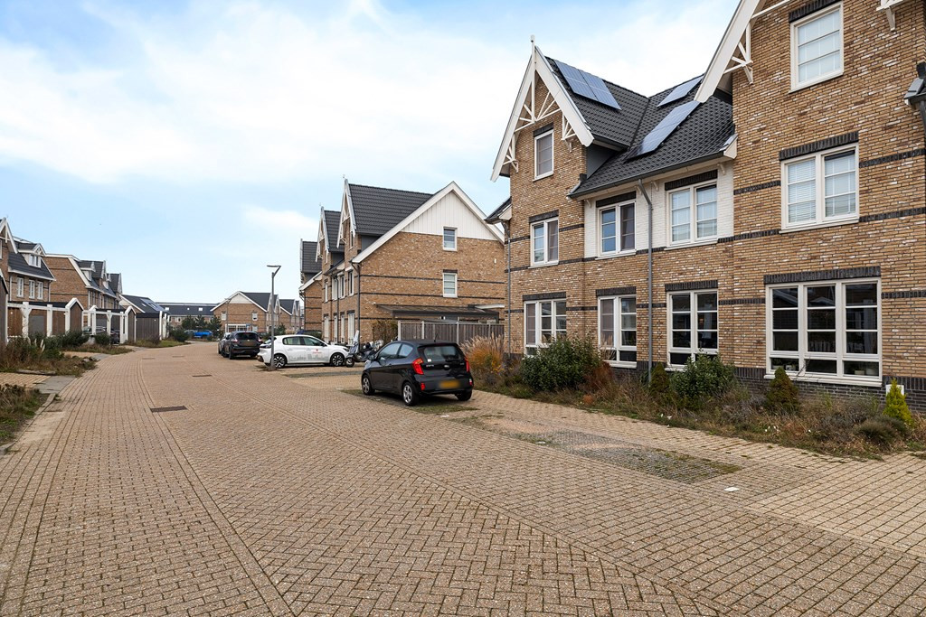 Twee-onder-één-kap te koop: Liselott Linsenhoffstraat 29, Almere