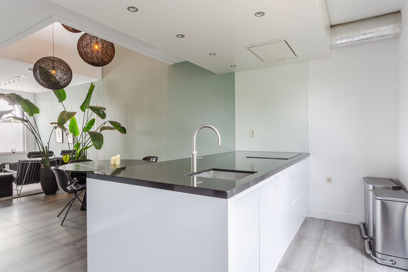 Tussenwoning te koop: Frankrijkkade 220, Almere