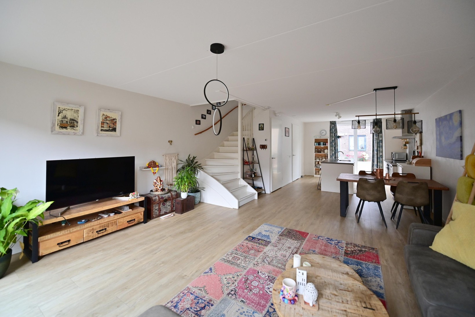 Tussenwoning te koop: Schotlandstraat 57, Almere