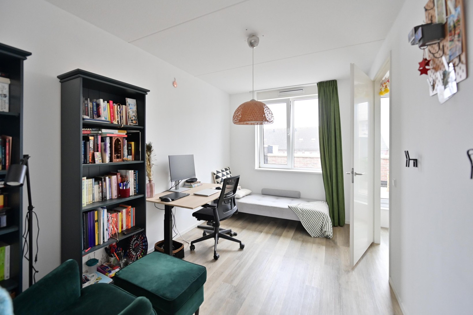 Tussenwoning te koop: Schotlandstraat 57, Almere