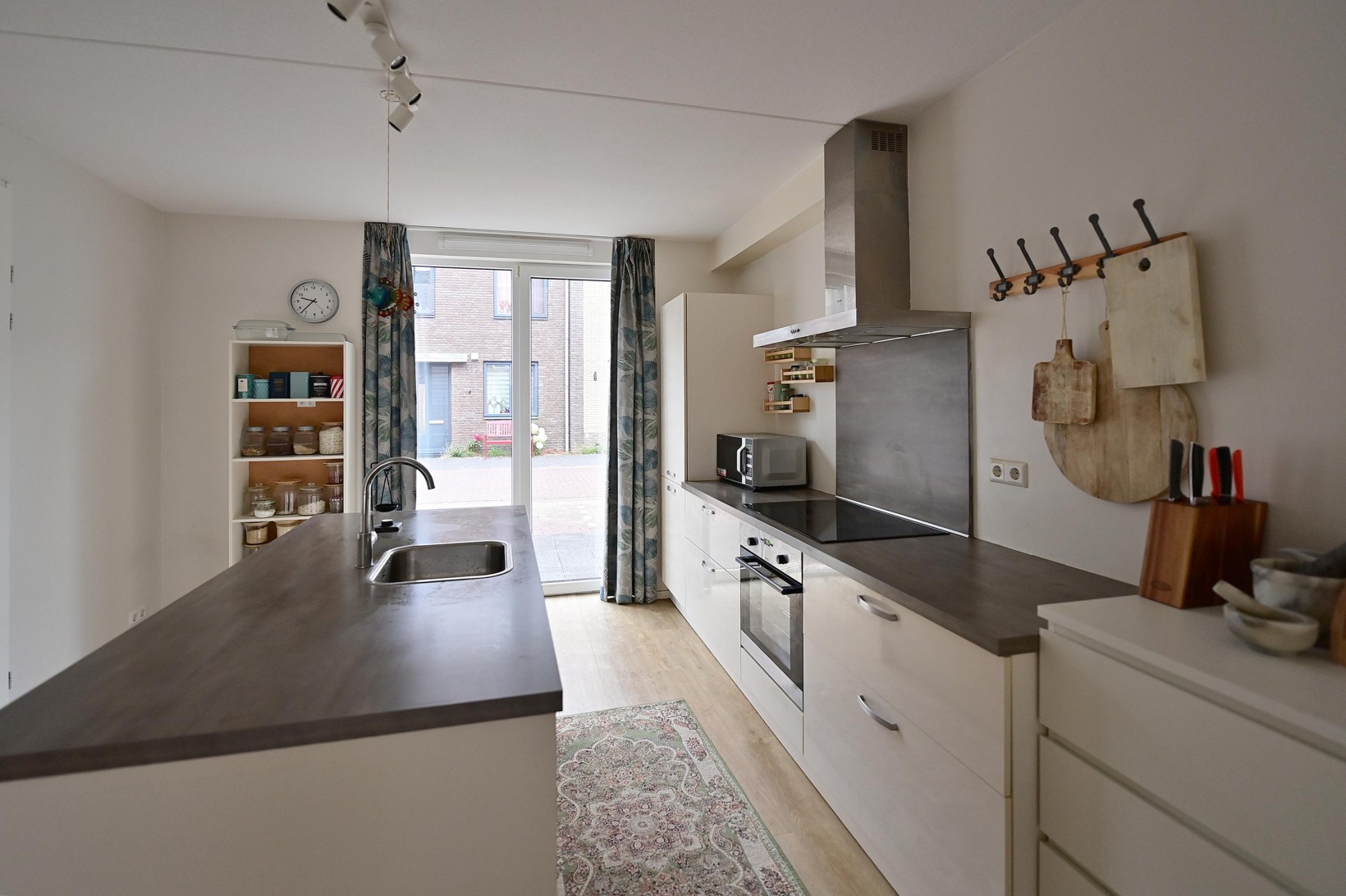 Tussenwoning te koop: Schotlandstraat 57, Almere