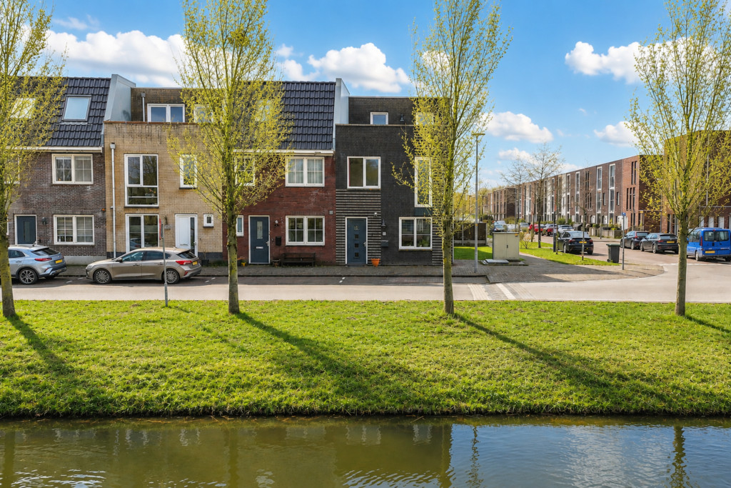 Hoekwoning te koop: Saturnussingel 324, Almere