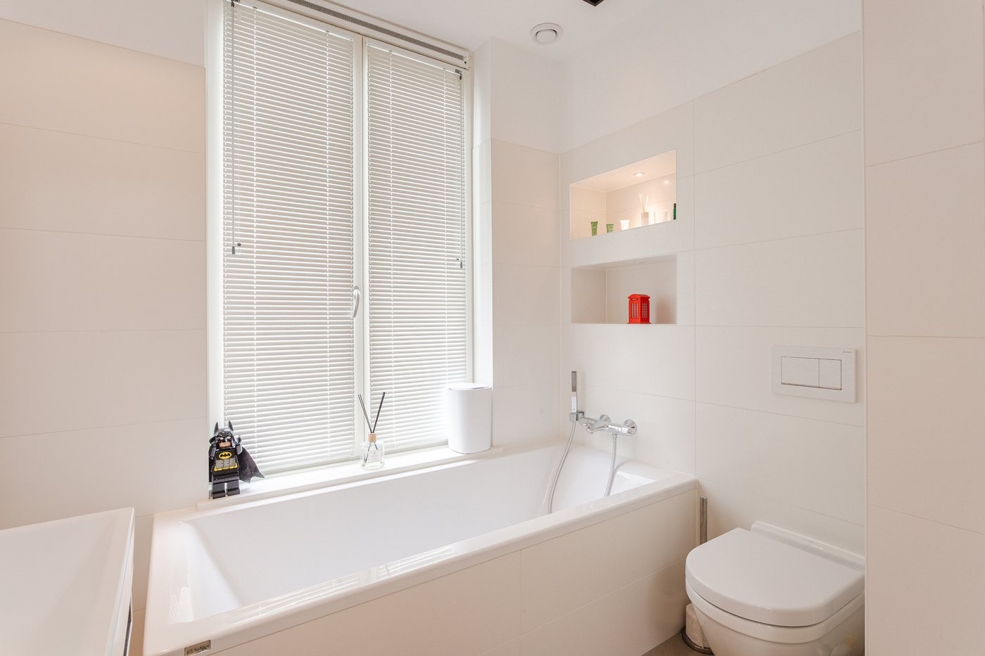 Tussenwoning te koop: Apollostraat 18, Almere