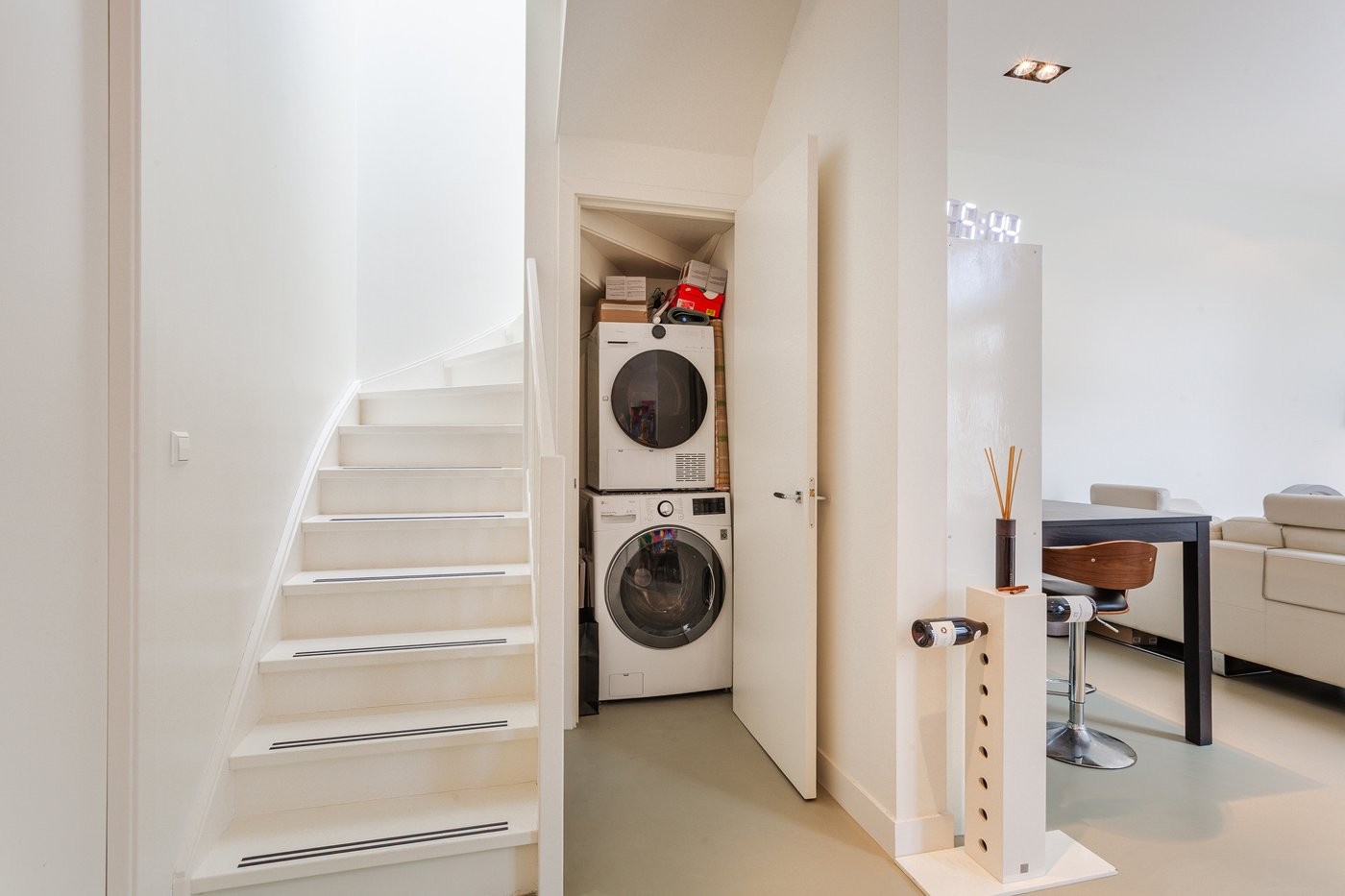 Tussenwoning te koop: Apollostraat 18, Almere
