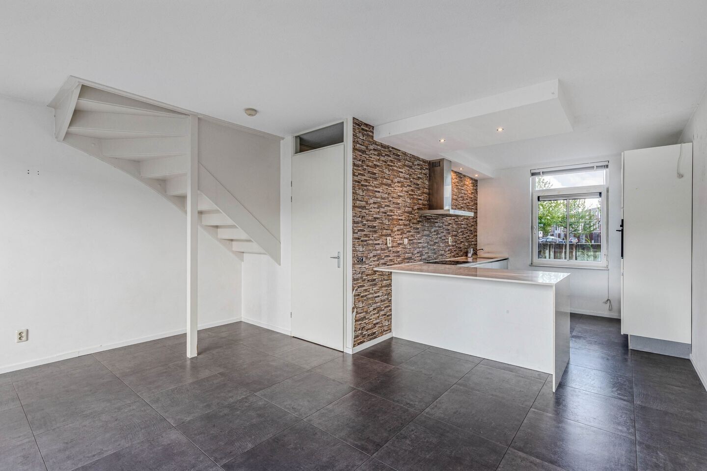 Tussenwoning te koop: Hanumanpad 12, Almere