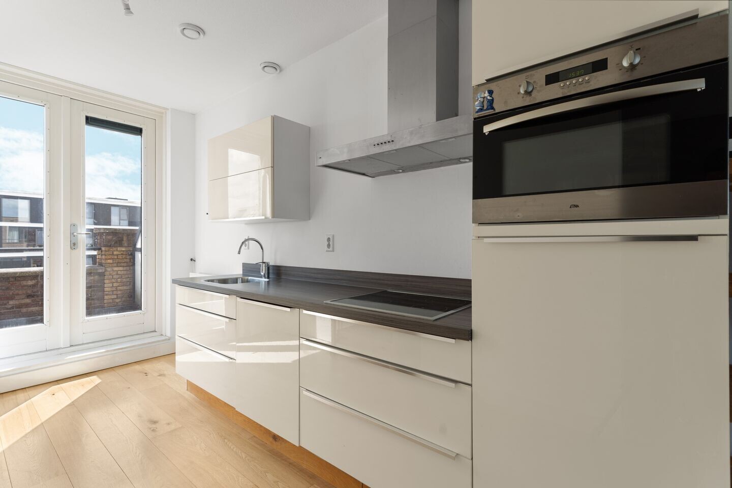Appartement te koop: Osirispad 111, Almere