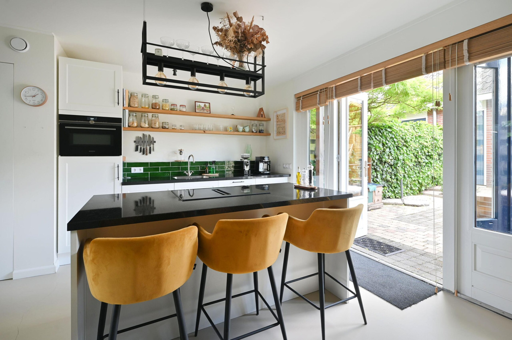 Tussenwoning te koop: Ossenmarkt 45, Weesp