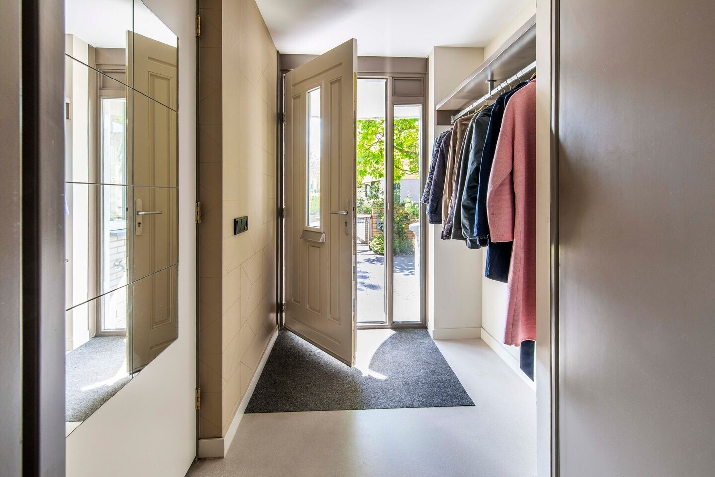 Tussenwoning te koop: Lobbrich Boudgerslaan 37, Weesp