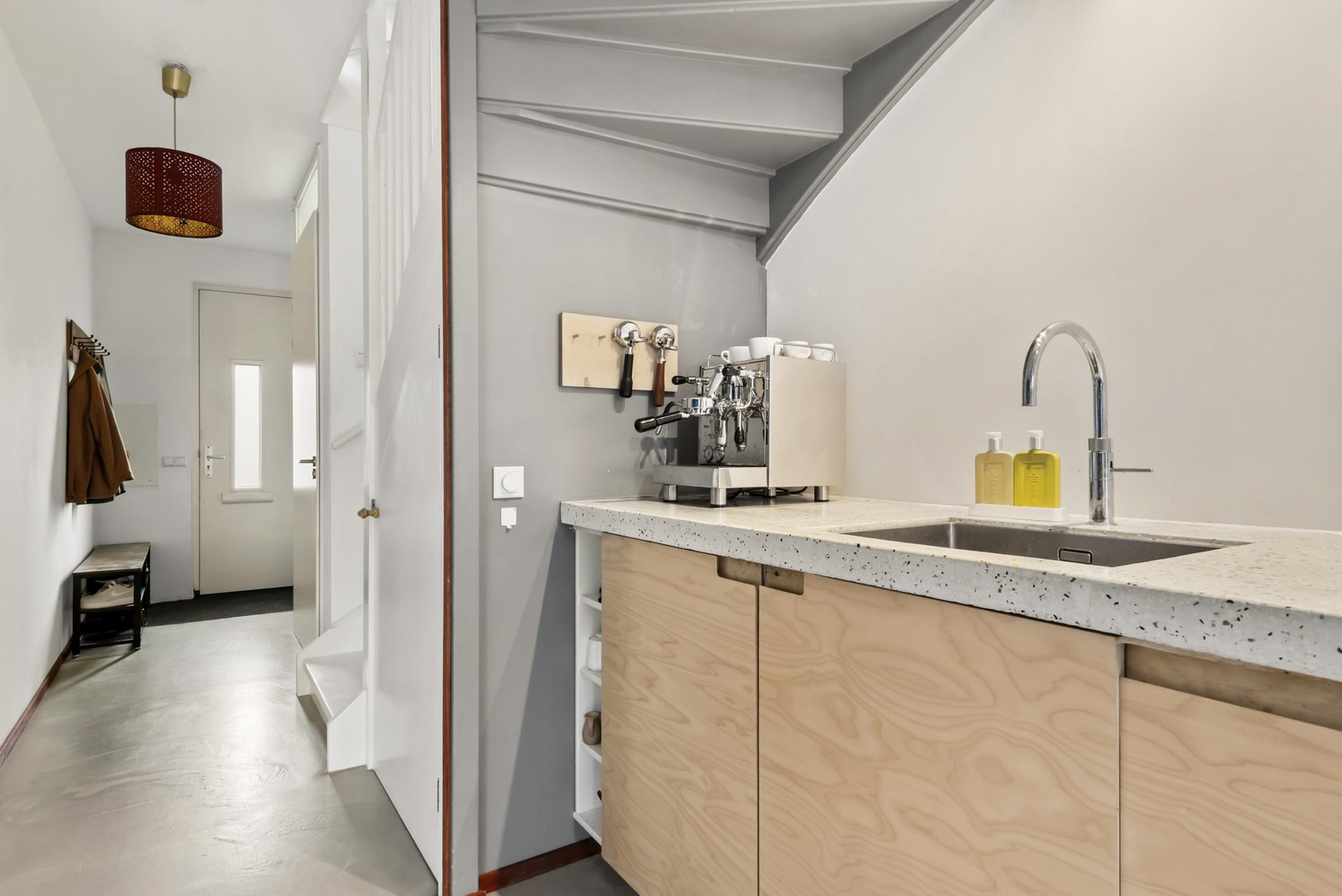Tussenwoning te koop: Loes van Marlestraat 17, Weesp