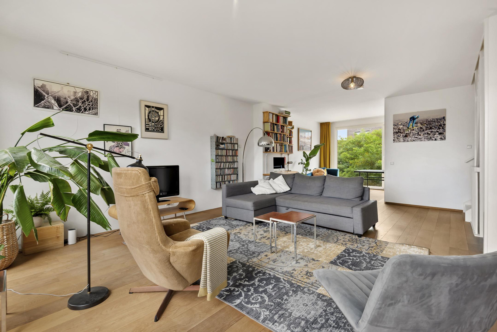 Tussenwoning te koop: Loes van Marlestraat 17, Weesp