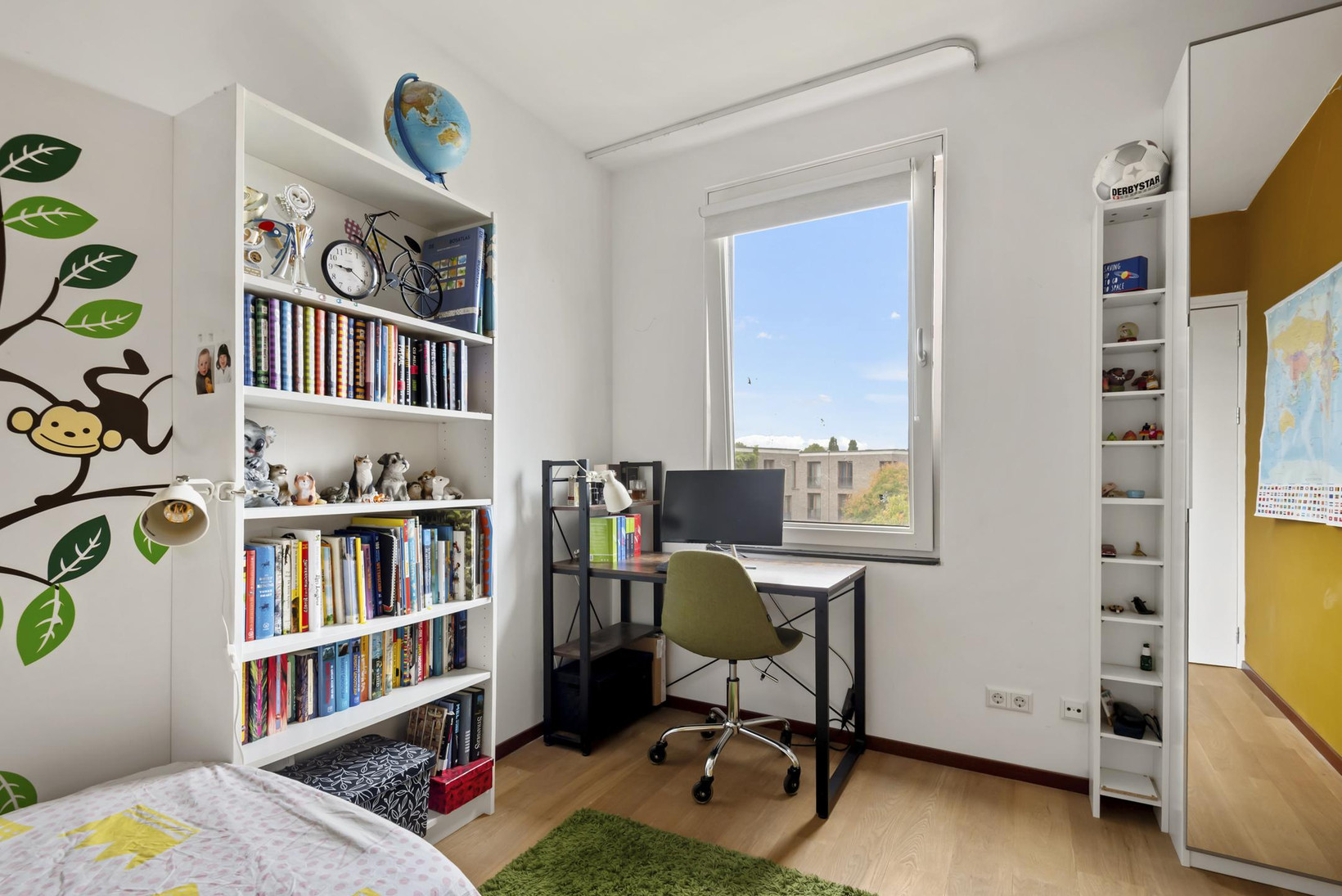 Tussenwoning te koop: Loes van Marlestraat 17, Weesp