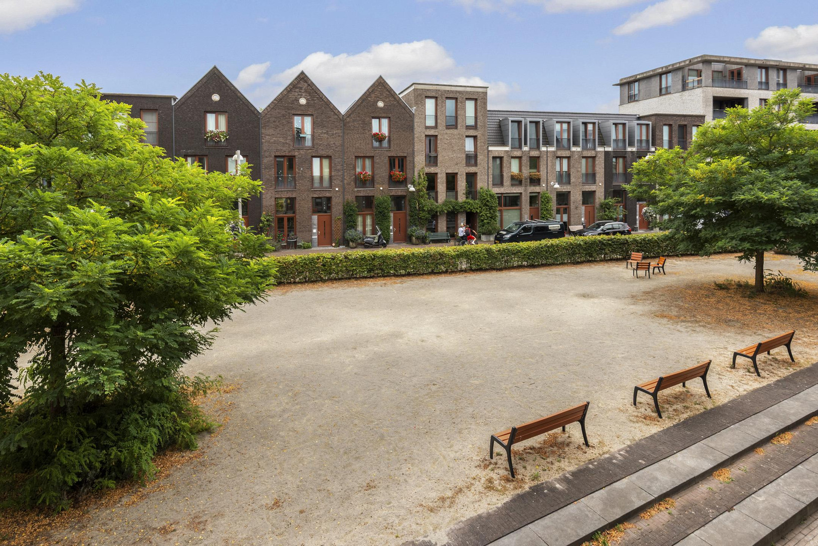 Tussenwoning te koop: Loes van Marlestraat 17, Weesp