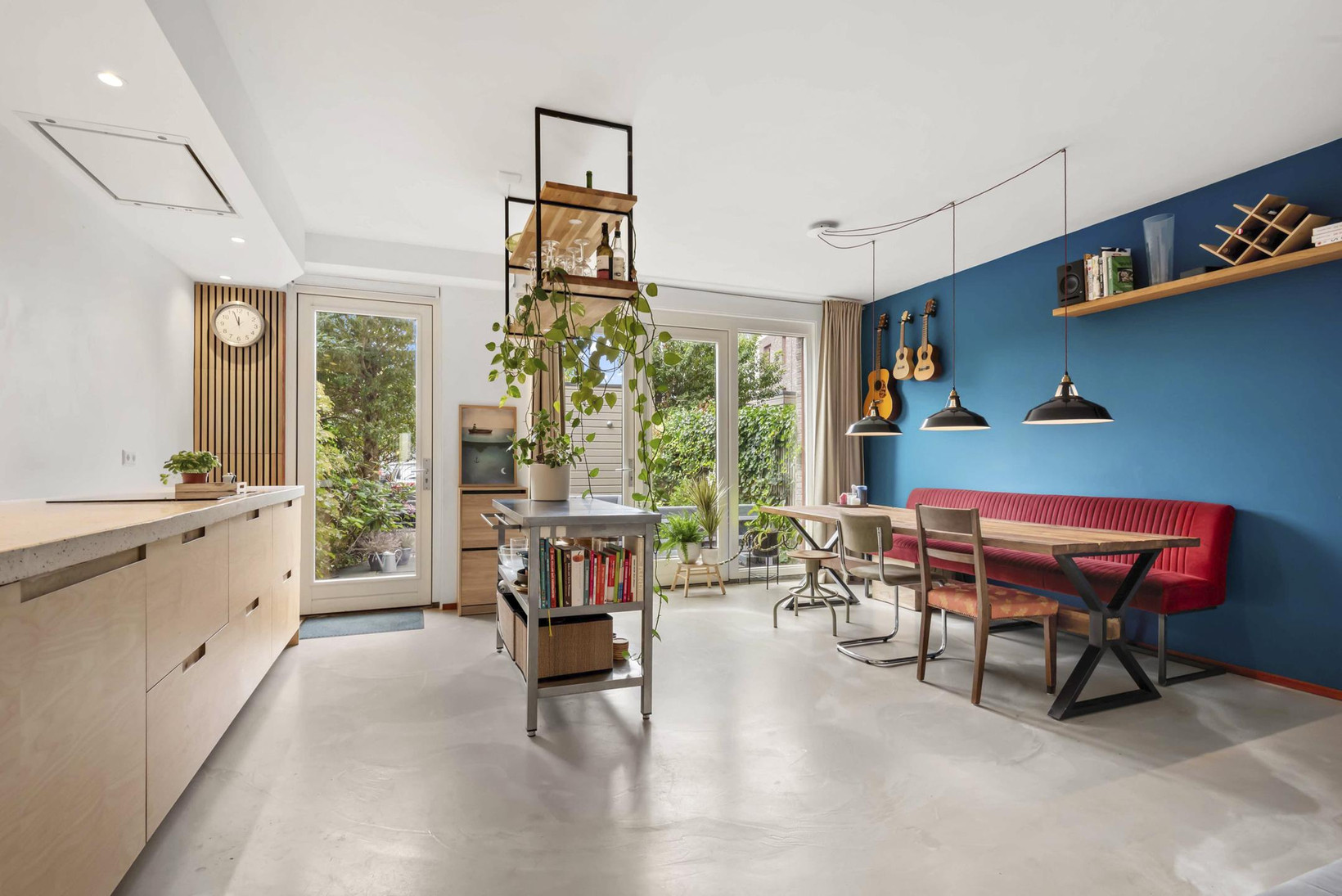 Tussenwoning te koop: Loes van Marlestraat 17, Weesp