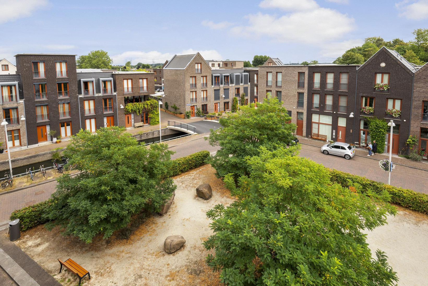 Tussenwoning te koop: Loes van Marlestraat 17, Weesp