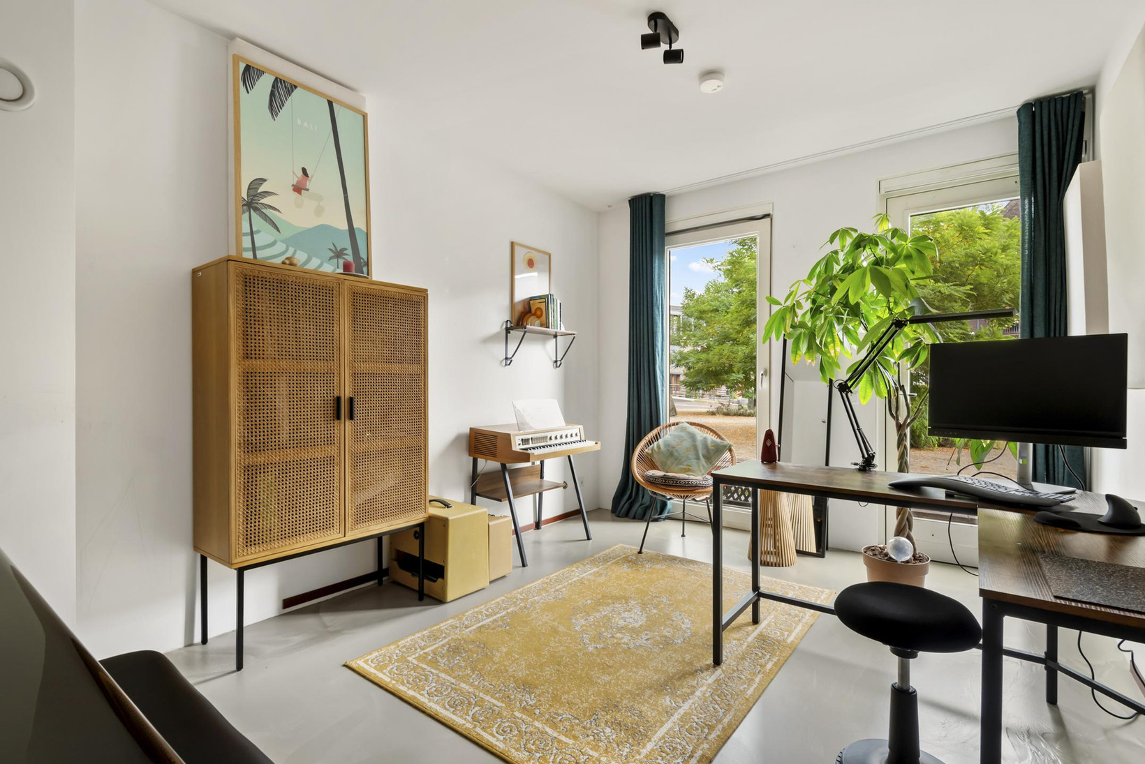 Tussenwoning te koop: Loes van Marlestraat 17, Weesp