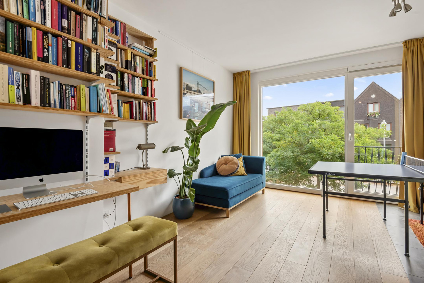 Tussenwoning te koop: Loes van Marlestraat 17, Weesp