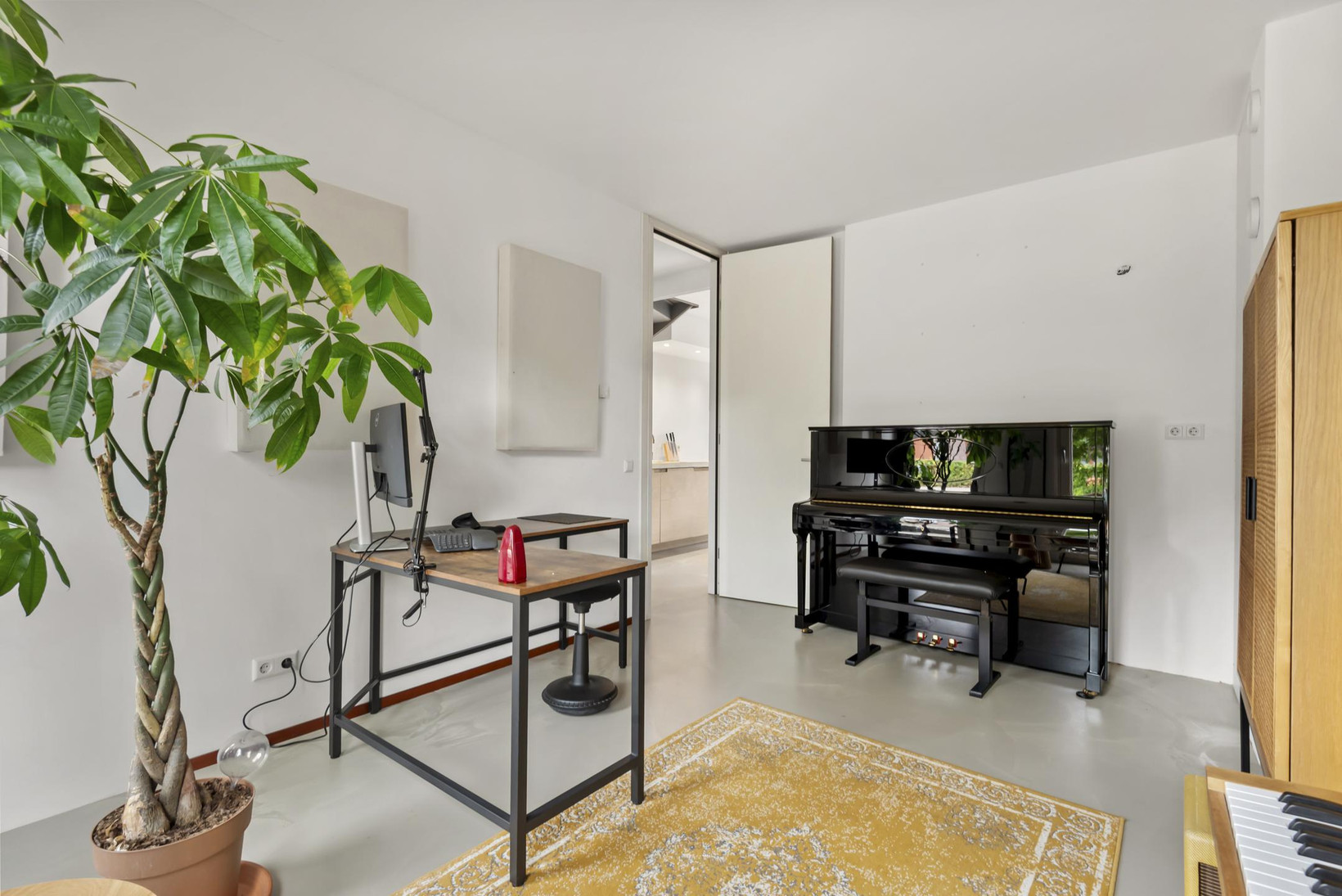 Tussenwoning te koop: Loes van Marlestraat 17, Weesp