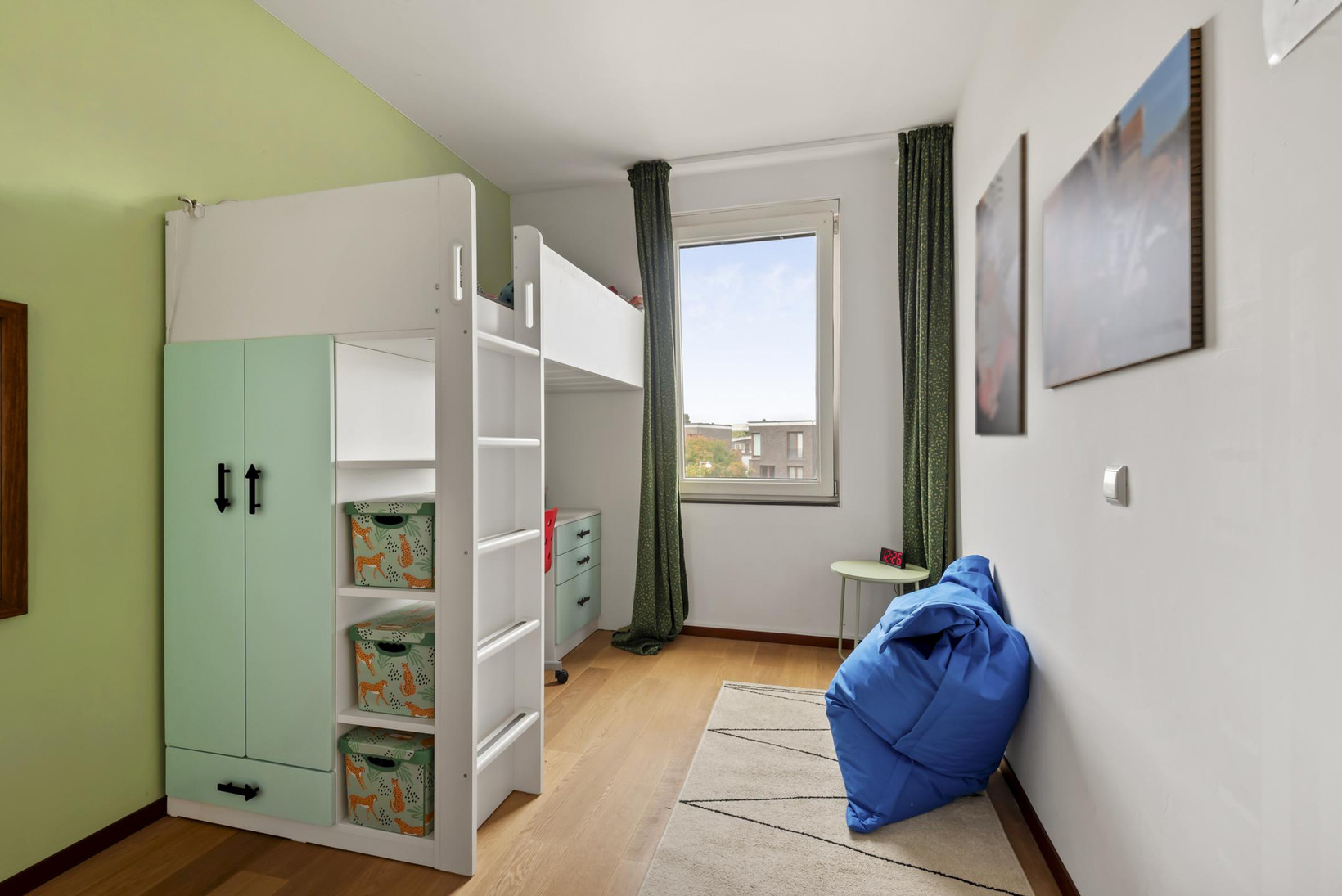 Tussenwoning te koop: Loes van Marlestraat 17, Weesp