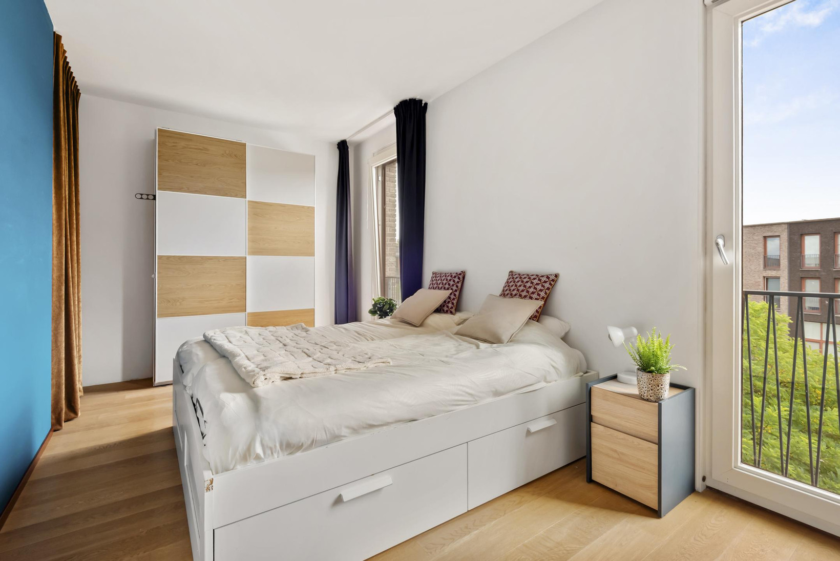Tussenwoning te koop: Loes van Marlestraat 17, Weesp