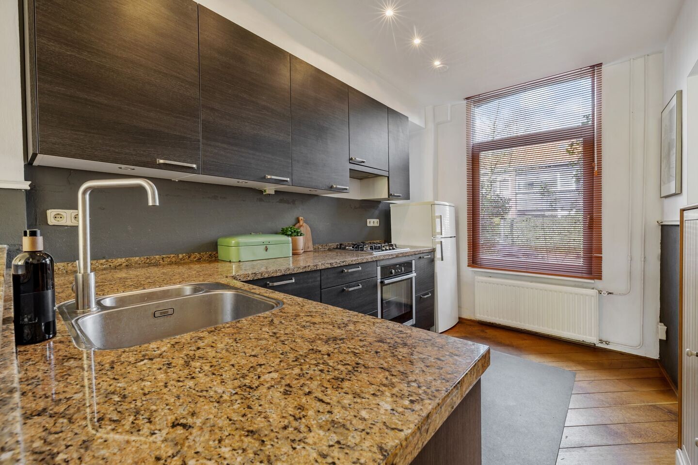 Tussenwoning te koop: Herensingel 93, Weesp