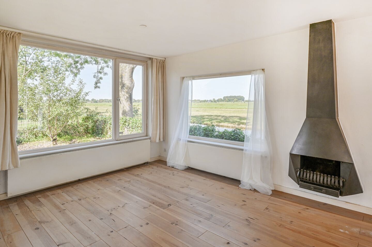 Hoekwoning te koop: Pieter de Hooghlaan 1, Nederhorst Den Berg