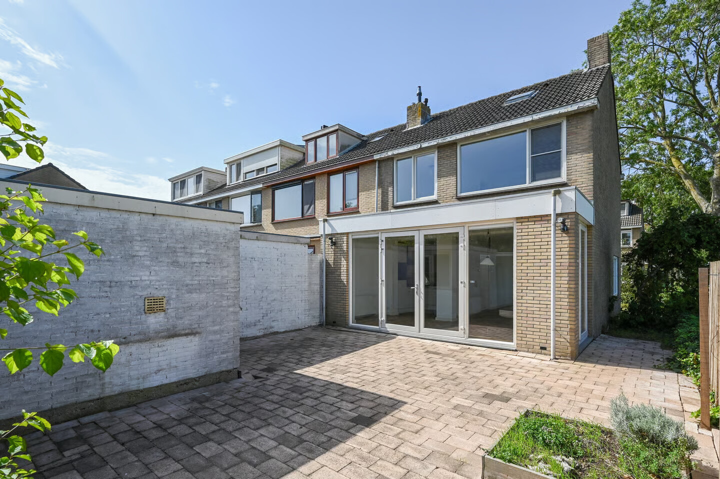 Hoekwoning te koop: Pieter de Hooghlaan 1, Nederhorst Den Berg