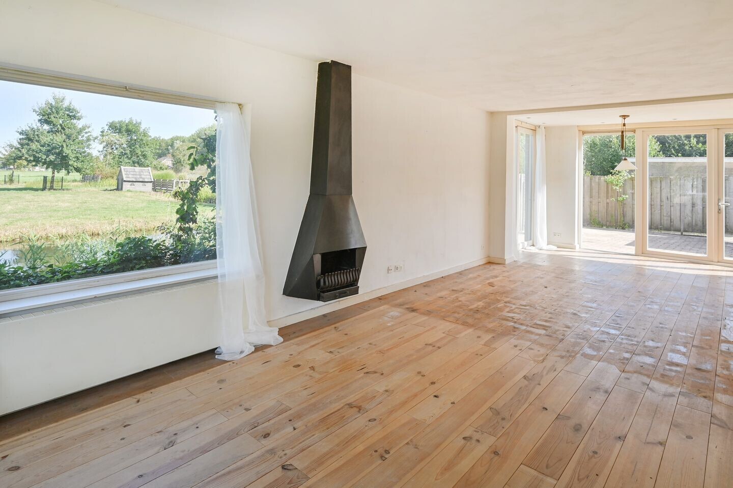 Hoekwoning te koop: Pieter de Hooghlaan 1, Nederhorst Den Berg