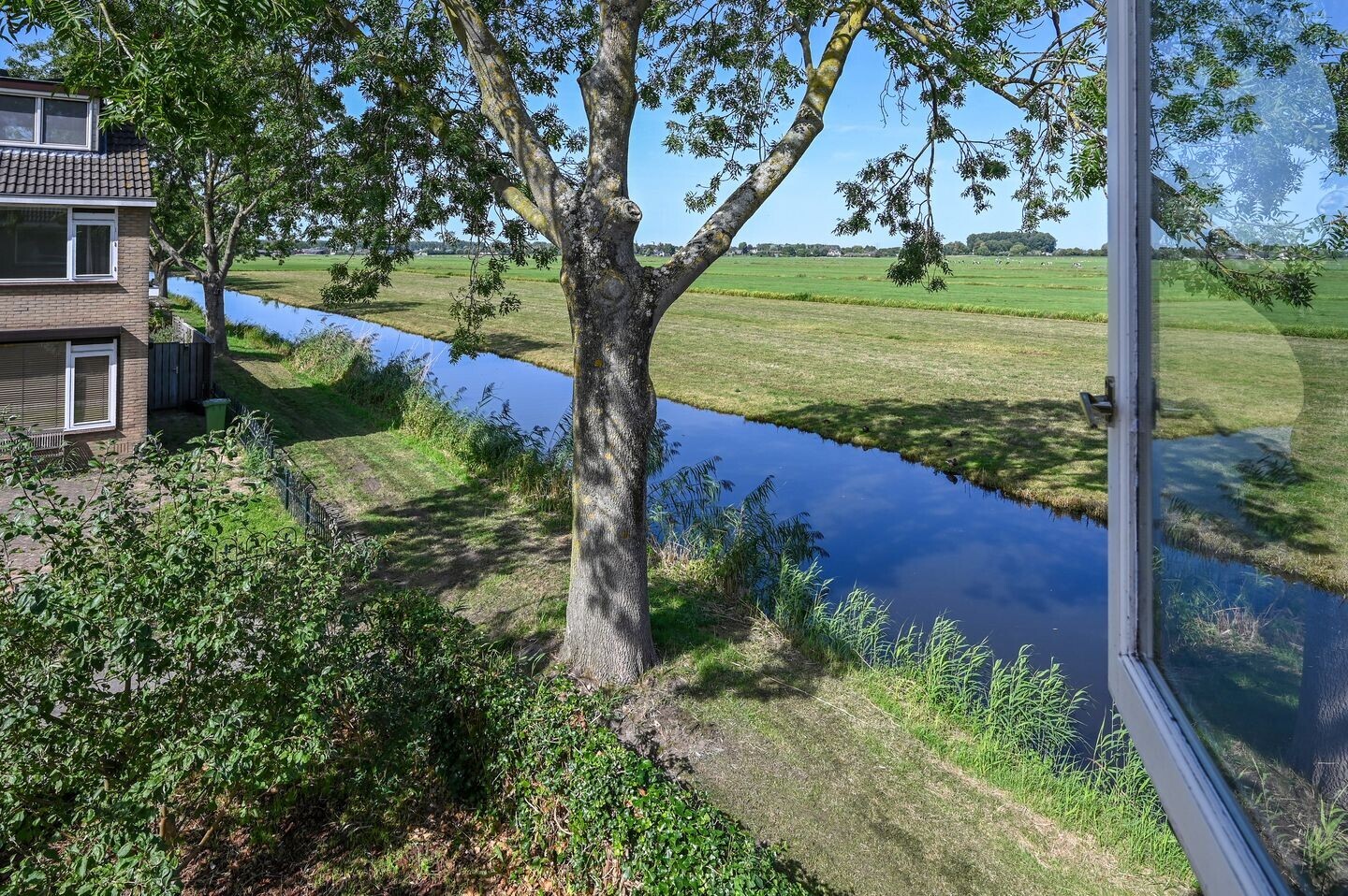 Hoekwoning te koop: Pieter de Hooghlaan 1, Nederhorst Den Berg
