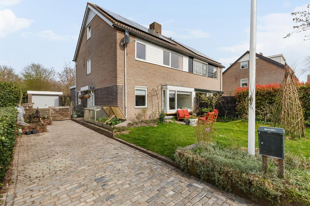 Twee-onder-één-kap te koop: Uiterdijksehof 54, Nederhorst Den Berg