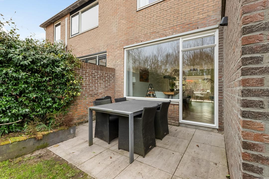 Twee-onder-één-kap te koop: Uiterdijksehof 54, Nederhorst Den Berg