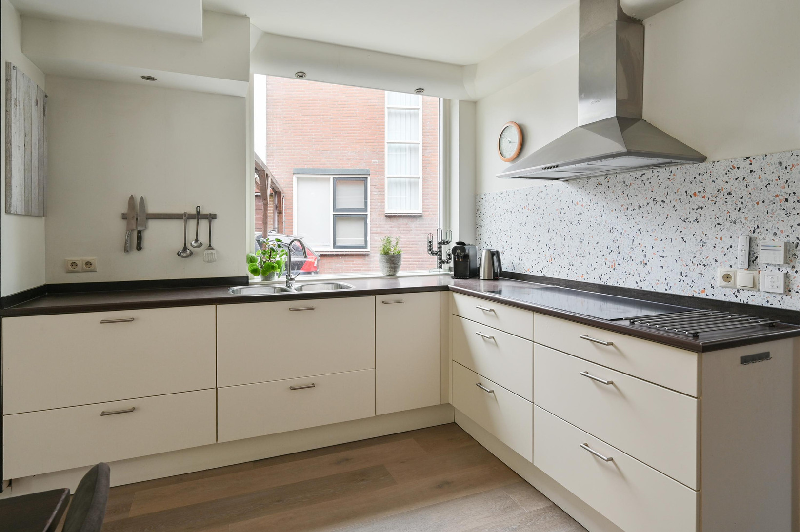 Hoekwoning te koop: De Vijnen 10, Nederhorst Den Berg