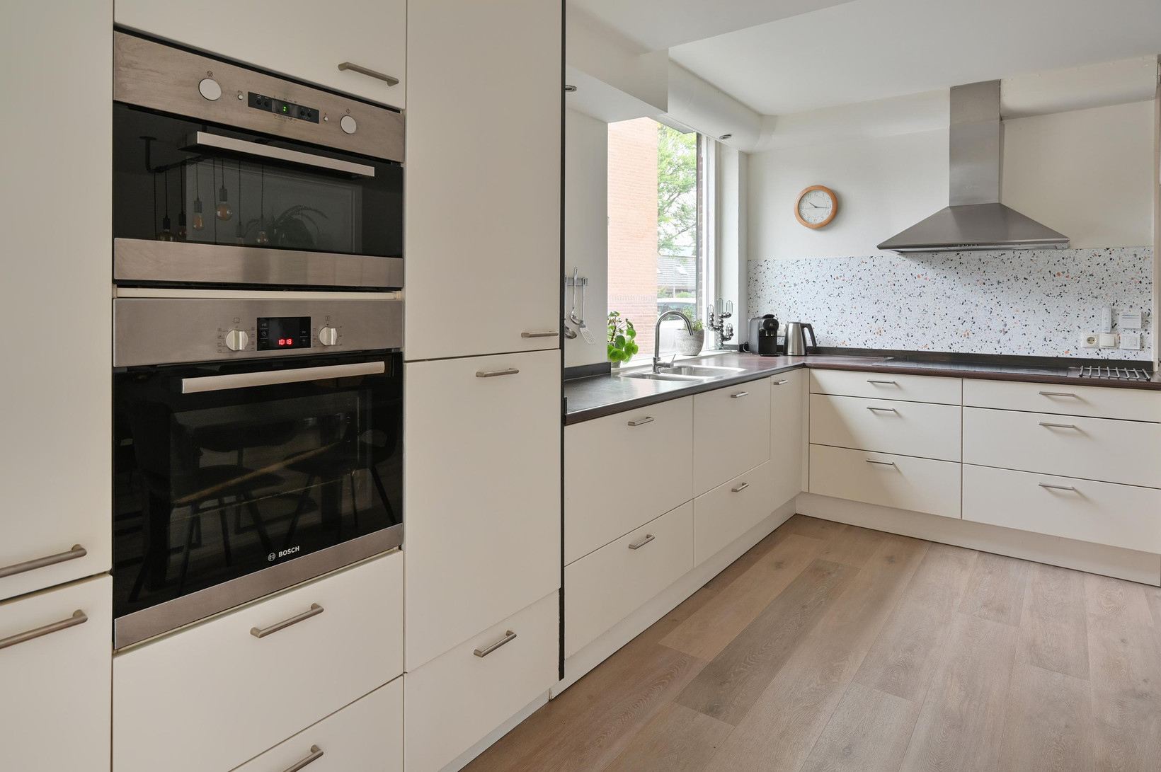 Hoekwoning te koop: De Vijnen 10, Nederhorst Den Berg