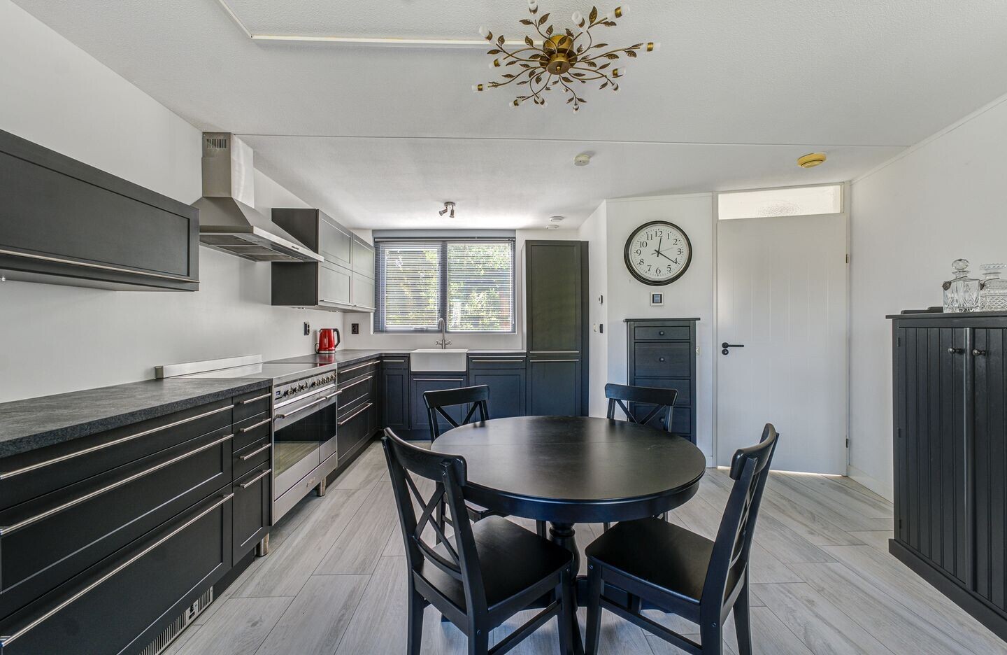Hoekwoning te koop: De Dennen 138, Bussum