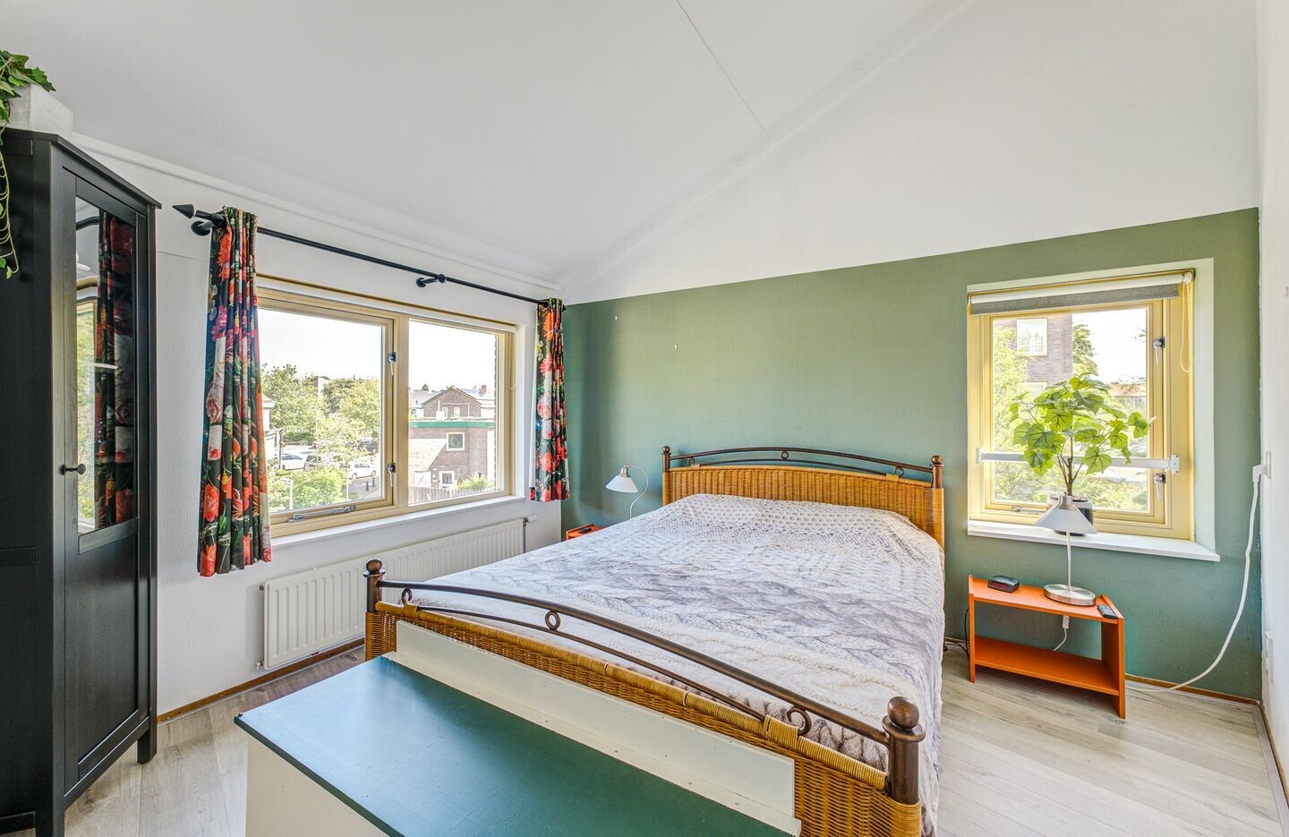 Hoekwoning te koop: De Dennen 138, Bussum