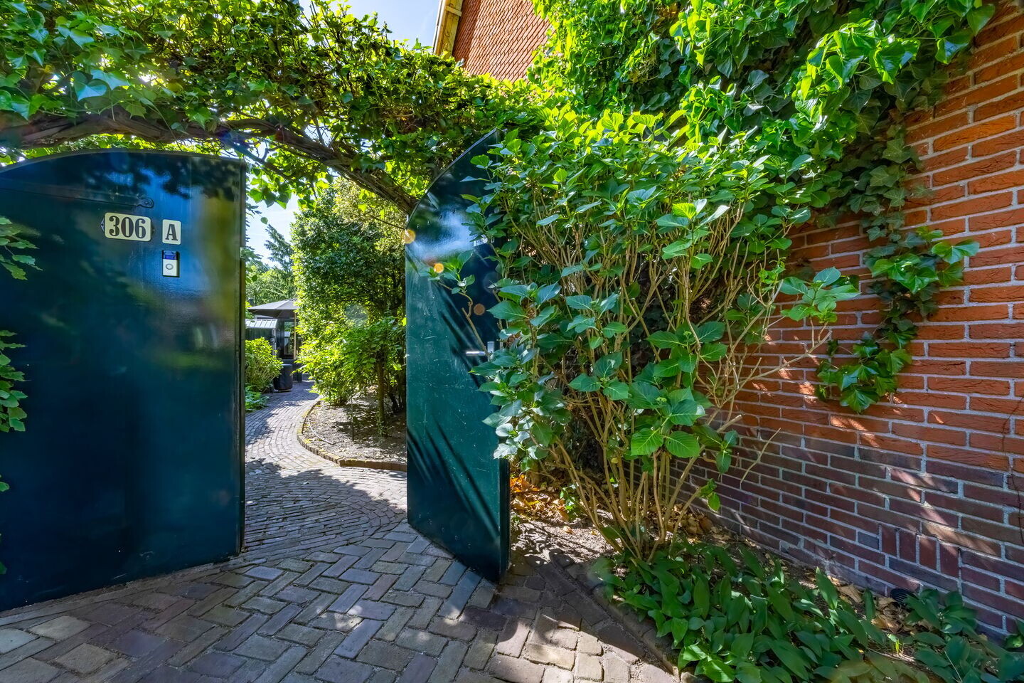 Hoekwoning te koop: Ceintuurbaan 306, Bussum