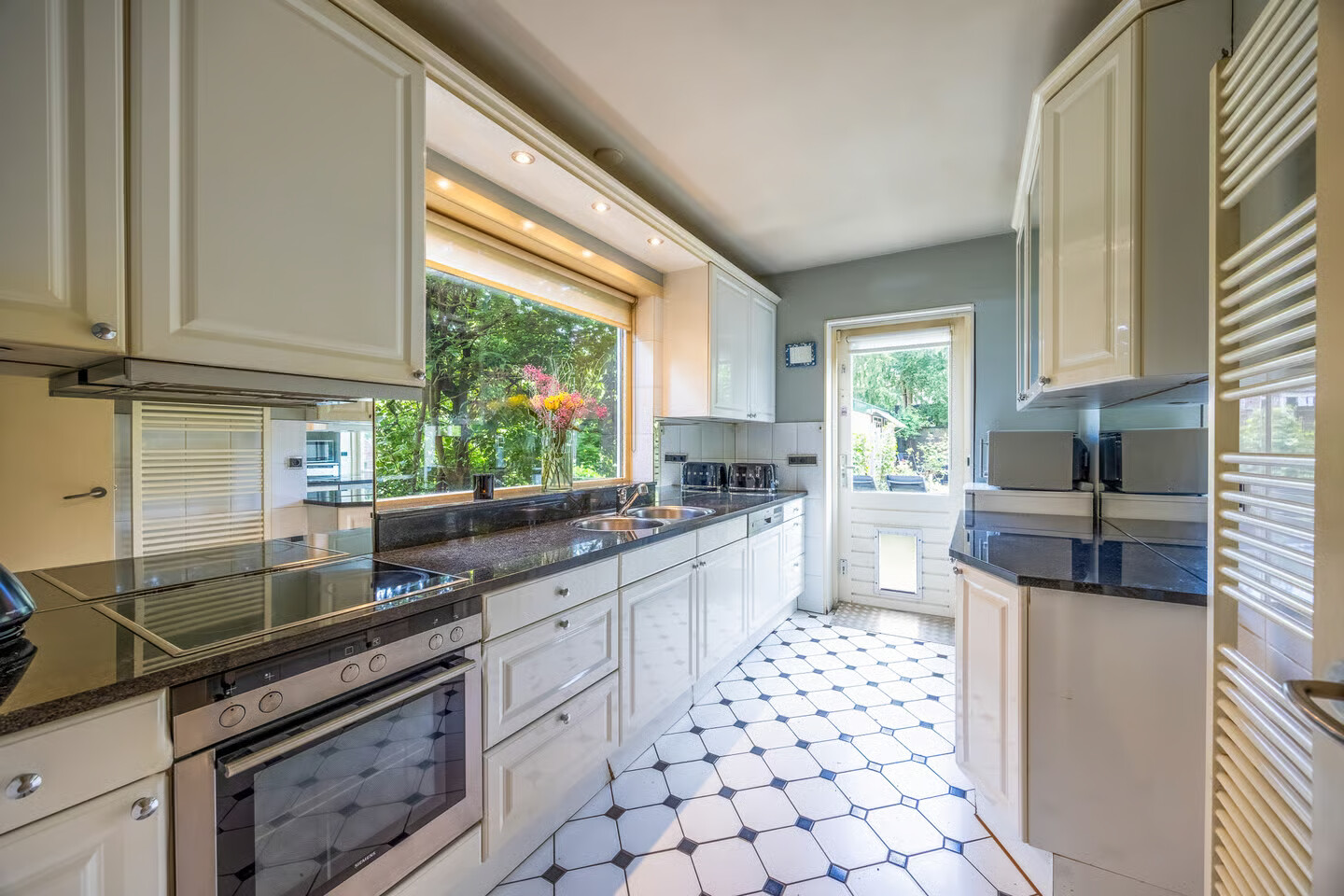 Hoekwoning te koop: Ceintuurbaan 306, Bussum