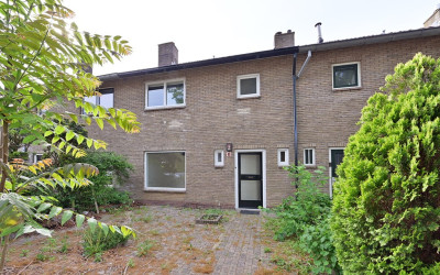 P.M.R. Versteeghstraat 6