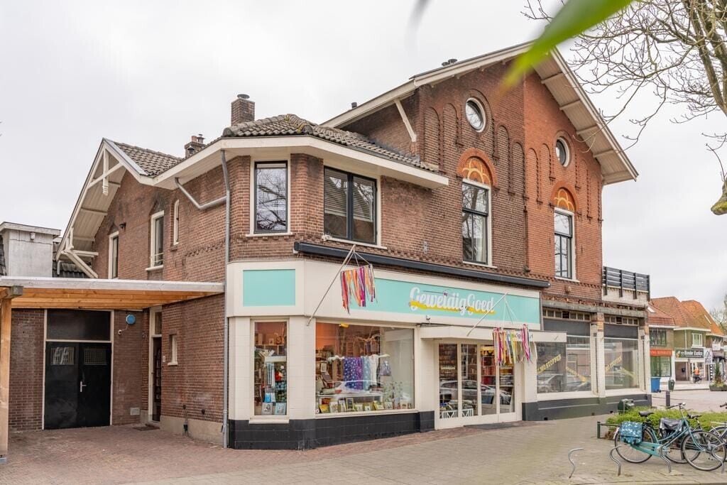 Twee-onder-één-kap te koop: Kapelstraat 65, Bussum
