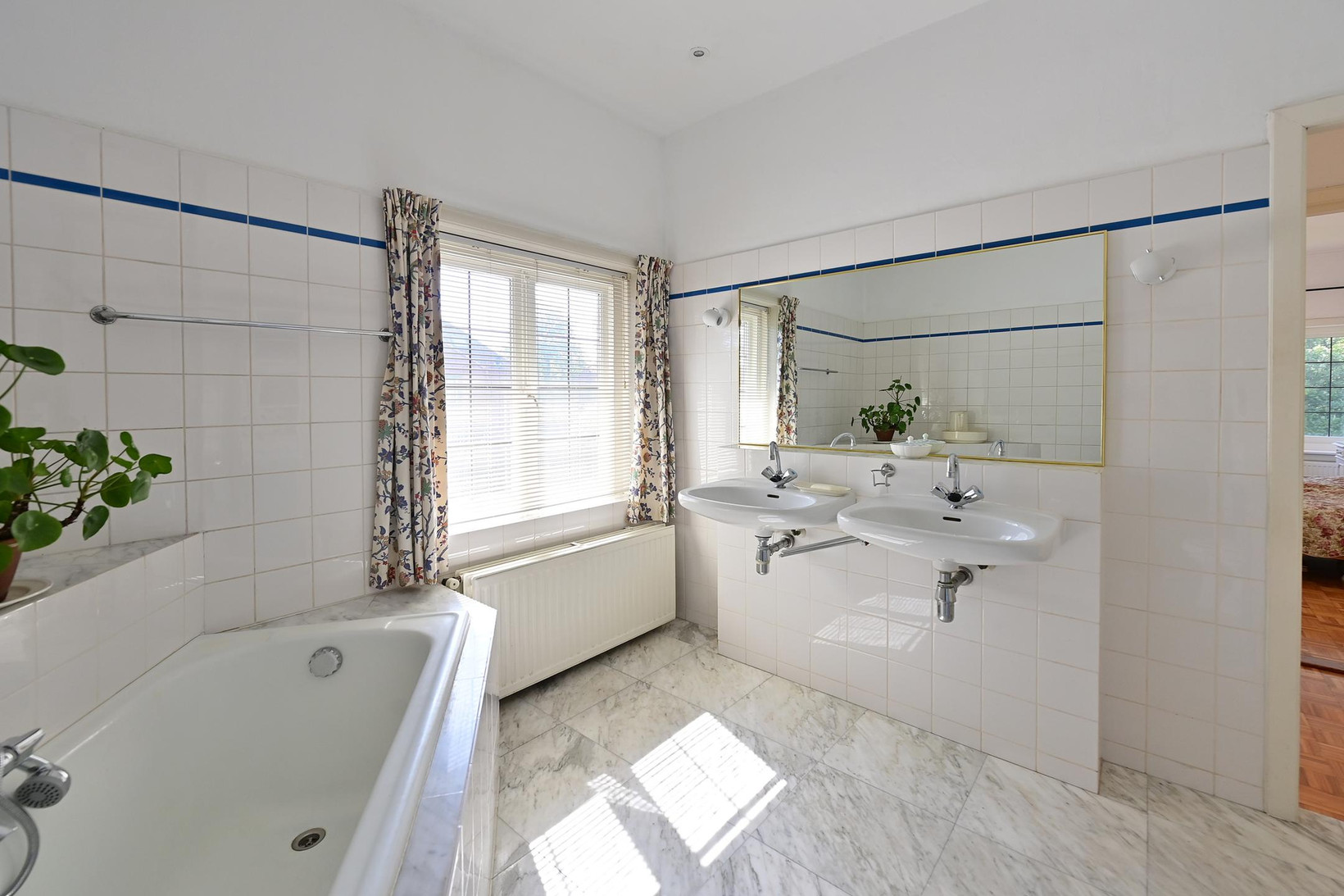 Hoekwoning te koop: Groot Hertoginnelaan 2, Bussum