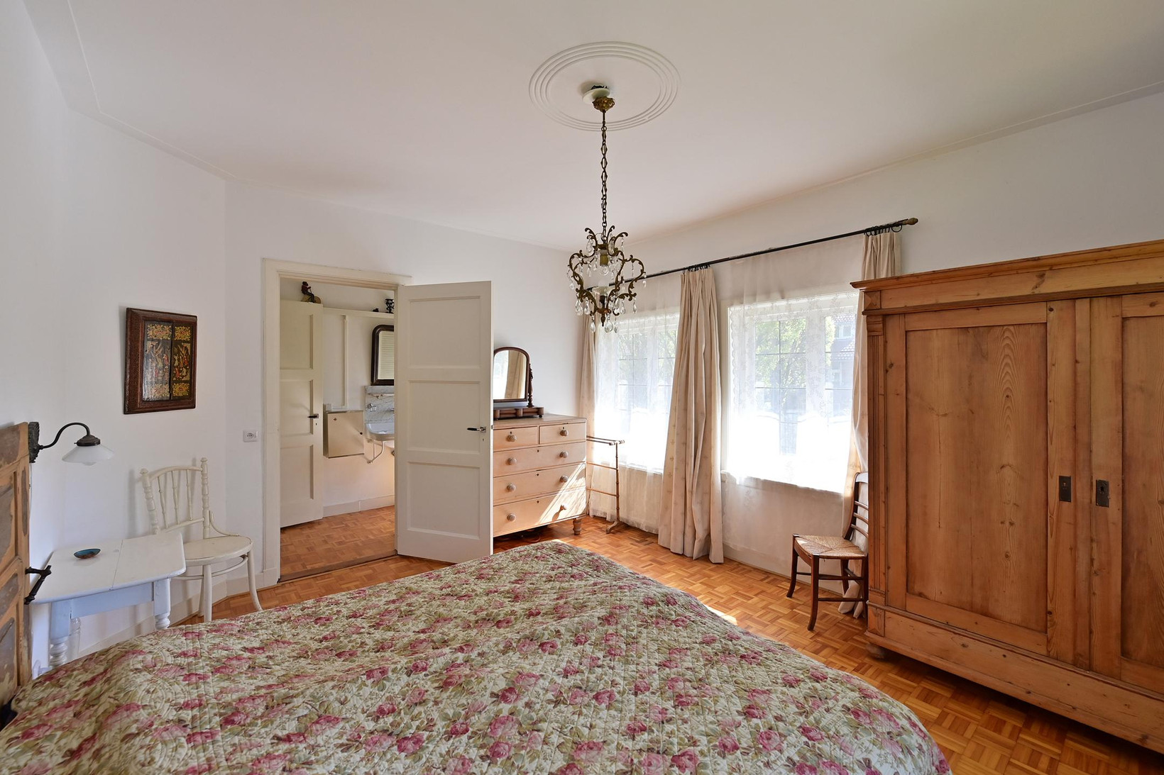 Hoekwoning te koop: Groot Hertoginnelaan 2, Bussum