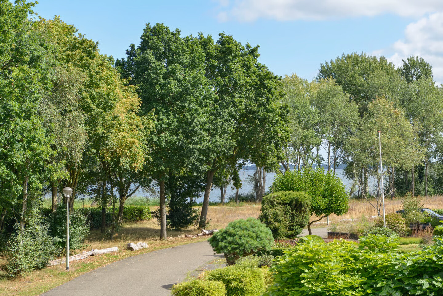 Tussenwoning te koop: Galerij 11, Naarden