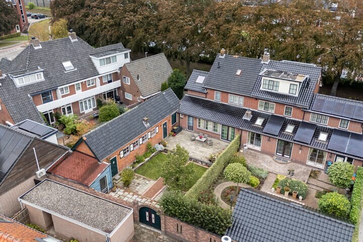 Twee-onder-één-kap te koop: Stationsstraat 6, Uithoorn