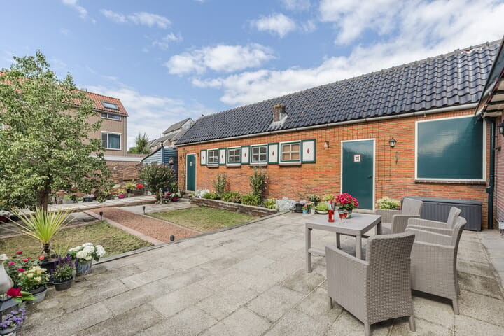 Twee-onder-één-kap te koop: Stationsstraat 6, Uithoorn