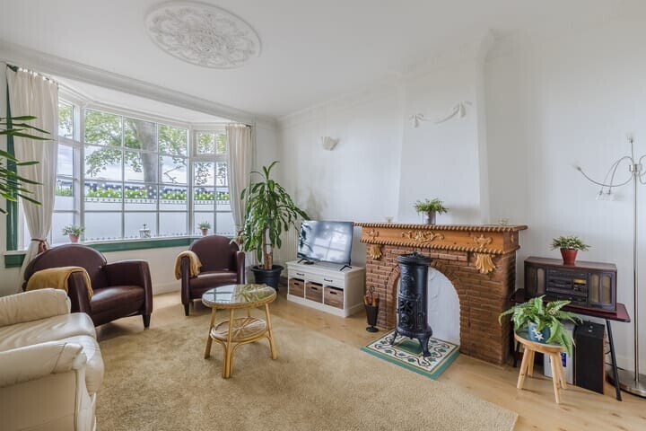 Twee-onder-één-kap te koop: Stationsstraat 6, Uithoorn