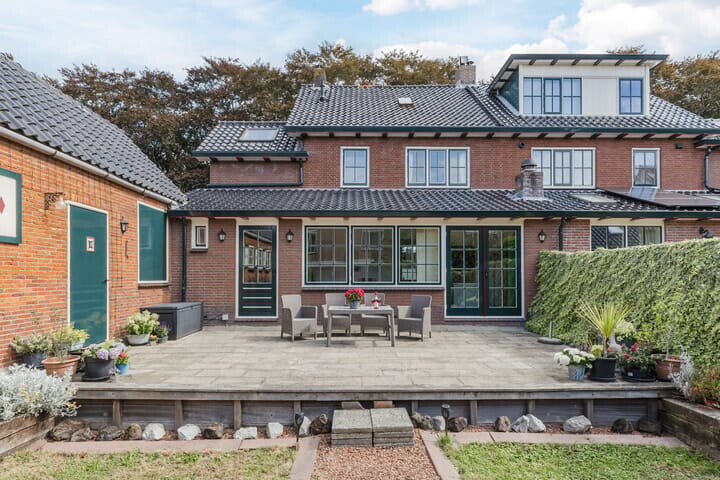 Twee-onder-één-kap te koop: Stationsstraat 6, Uithoorn
